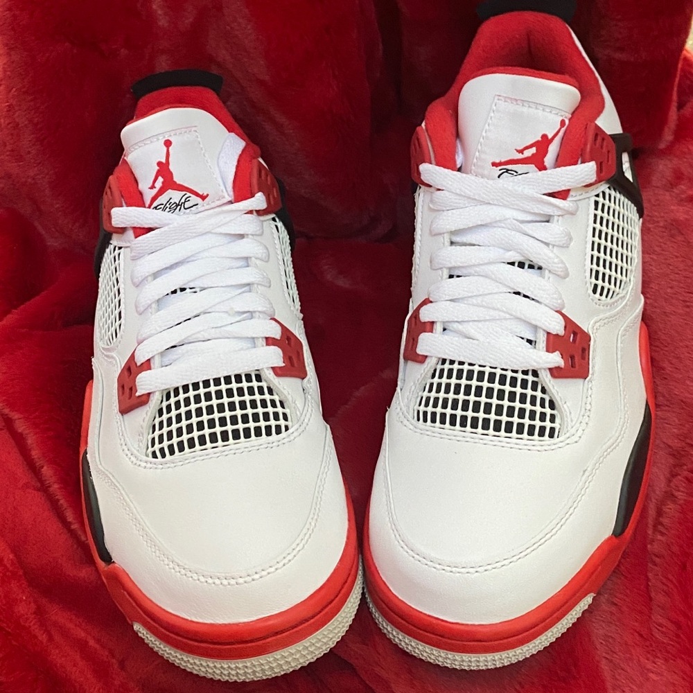 Brand NEW Jordan 4 - Fire Red size 6.5
